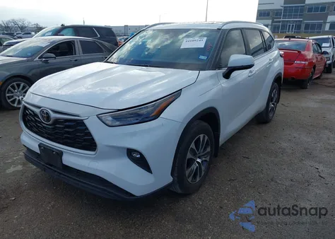 2023 Toyota Highlander Xle z USA, uszkodzony, nr VIN 5TDKDRAH2PS037144